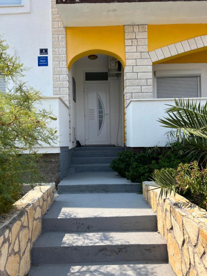 Apartment Vujcic Donji Okrug  エクステリア 写真