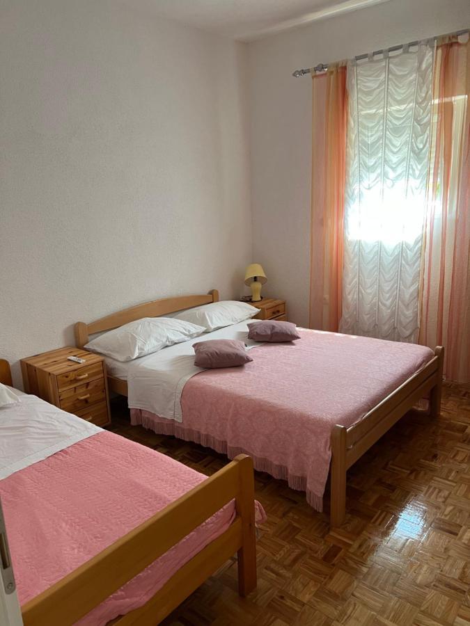 Apartment Vujcic Donji Okrug  エクステリア 写真