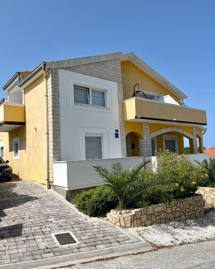 Apartment Vujcic Donji Okrug  エクステリア 写真