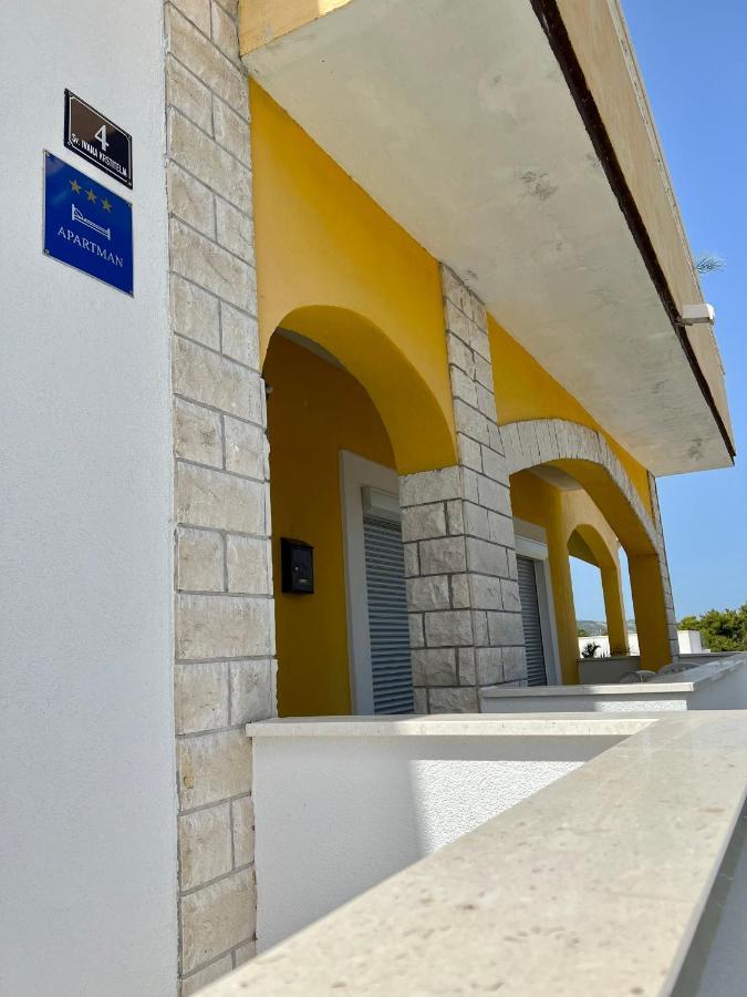 Apartment Vujcic Donji Okrug  エクステリア 写真