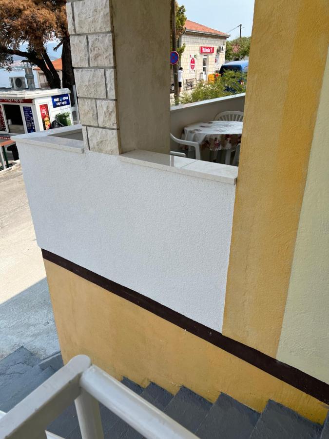 Apartment Vujcic Donji Okrug  エクステリア 写真