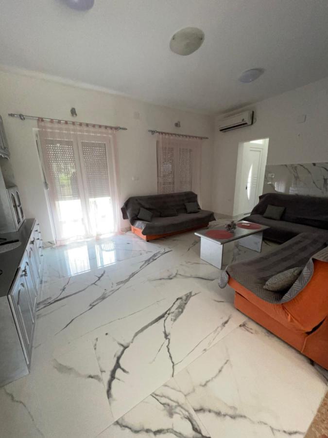 Apartment Vujcic Donji Okrug  エクステリア 写真