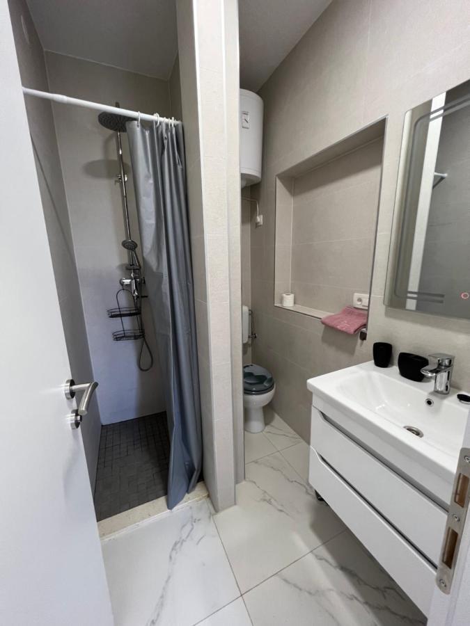 Apartment Vujcic Donji Okrug  エクステリア 写真