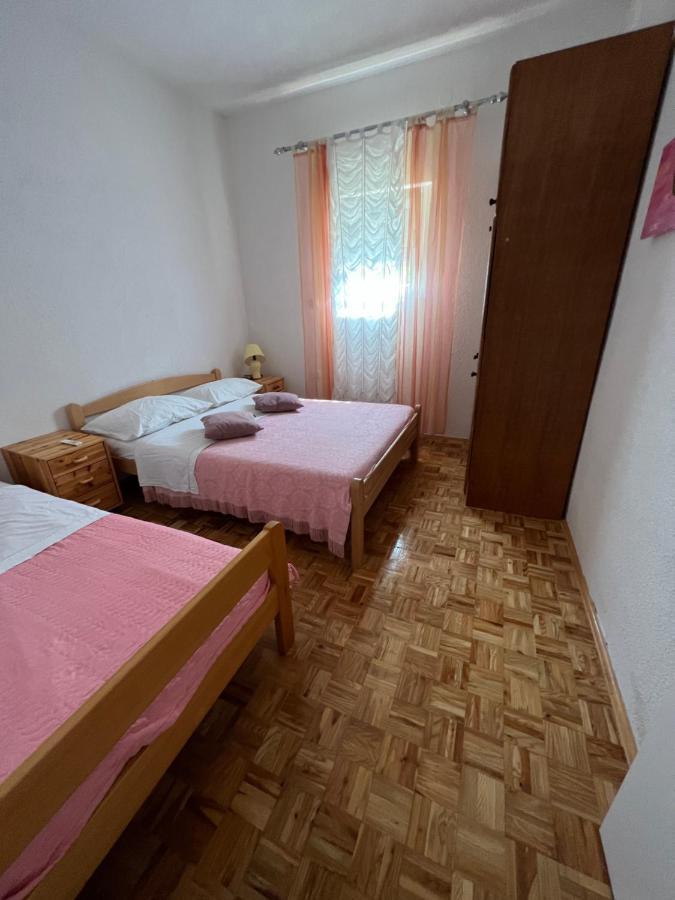 Apartment Vujcic Donji Okrug  エクステリア 写真